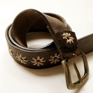 Italian leather dk brown belt size M (35”).